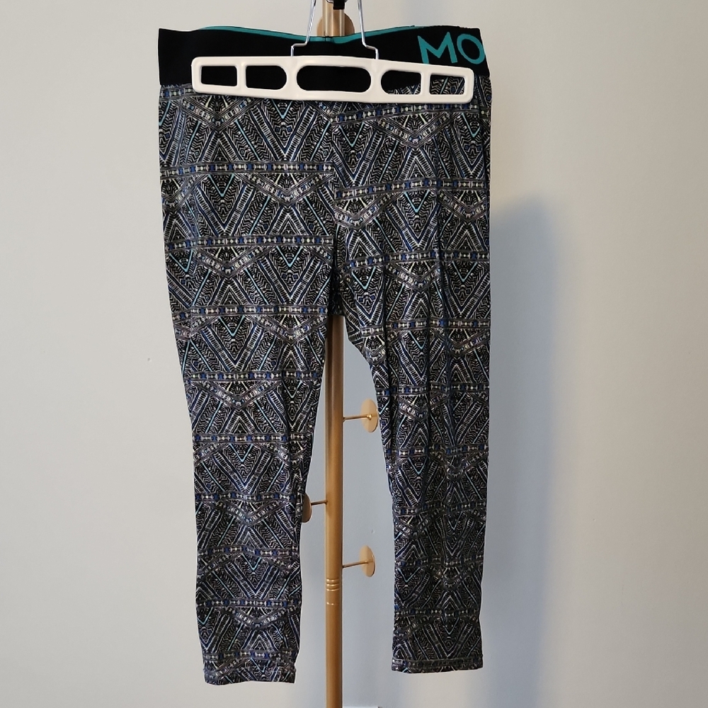 🎉10 Items For 10 Dollars🎉Ardene Move In Small. Geometric Patterned Leggings